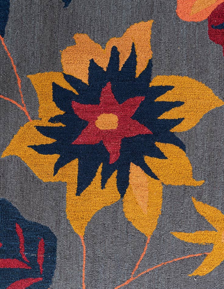 Detail image of  5' x 8' Agra Rug