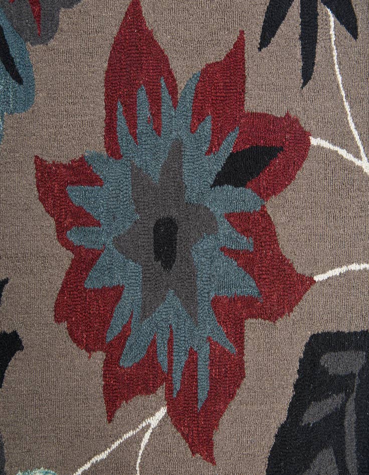 Detail image of  5' x 8' Agra Rug