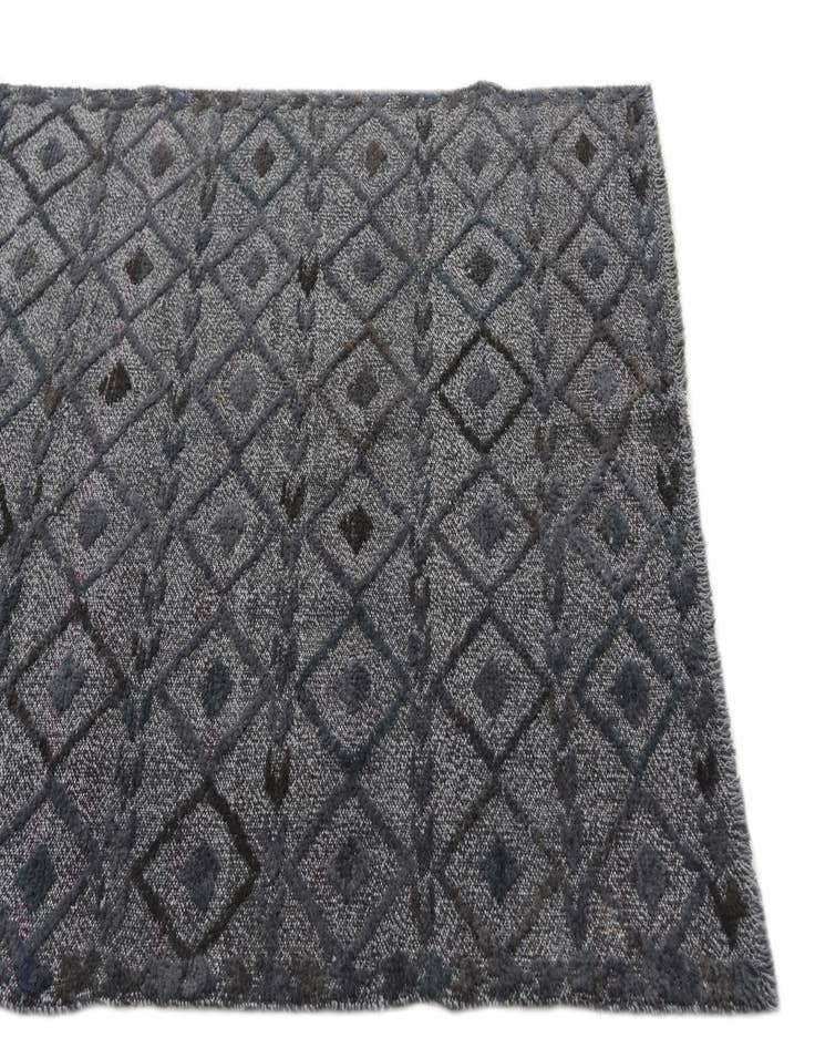 Detail image of  4' x 6'  Hand Knotted Darya Wool Rug