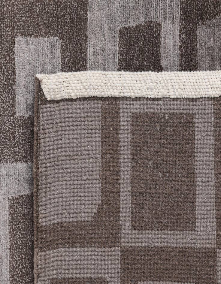 Detail image of  2' 11 x 4' 11  Hand Knotted Darya Wool Rug