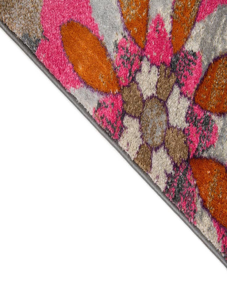 Detail image of  6' 7 x 9' 8 Delilah Rug