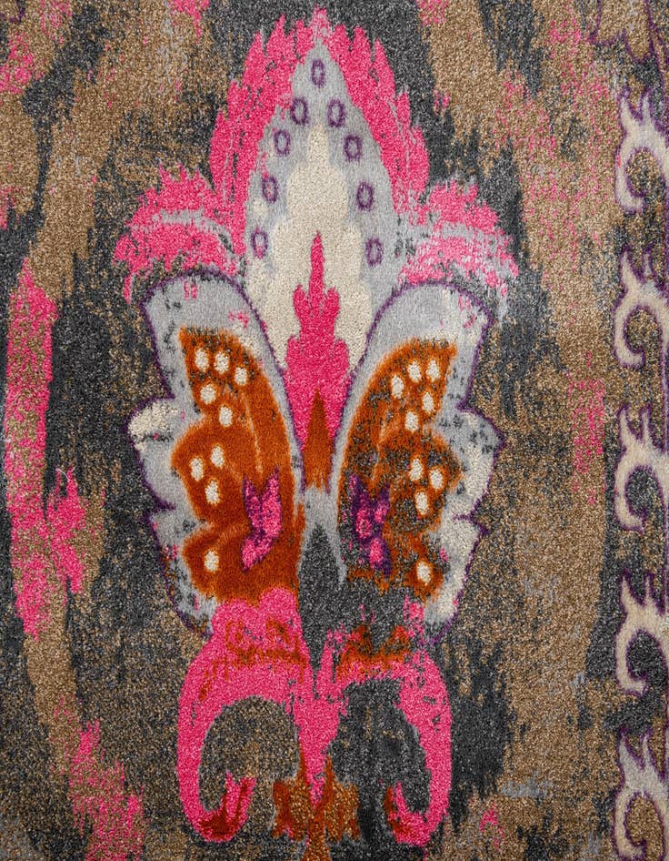Detail image of  6' 7 x 9' 8 Delilah Rug
