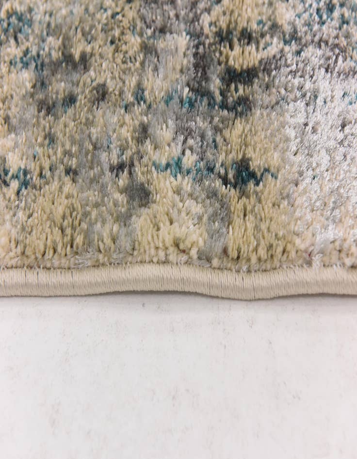 Detail image of  5' 3 x 7' 5 Fleur Rug