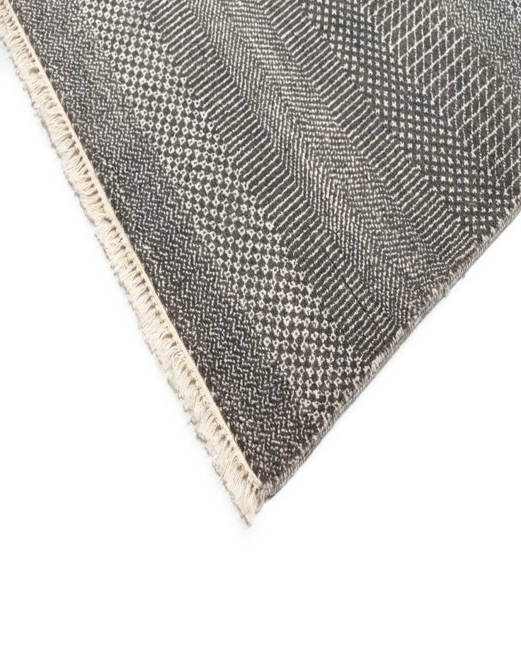 Detail image of  8' 6 x 11' 9 Kamla Wool Rug