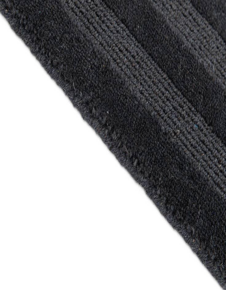 Detail image of  2' 2 x 3' 1  Hand Woven Lana New Zealand Wool Rug