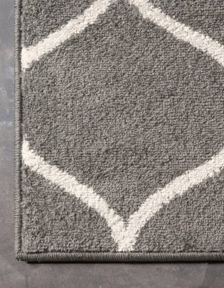 Detail image of  10' x 13' Lattice Frieze Rug