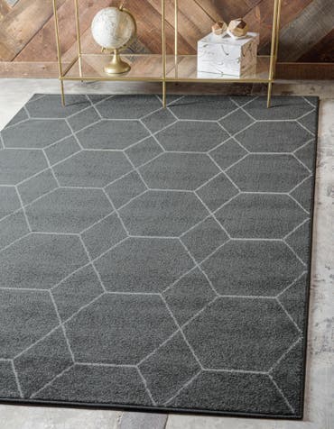  5' 3 x 8' Lattice Frieze Rug