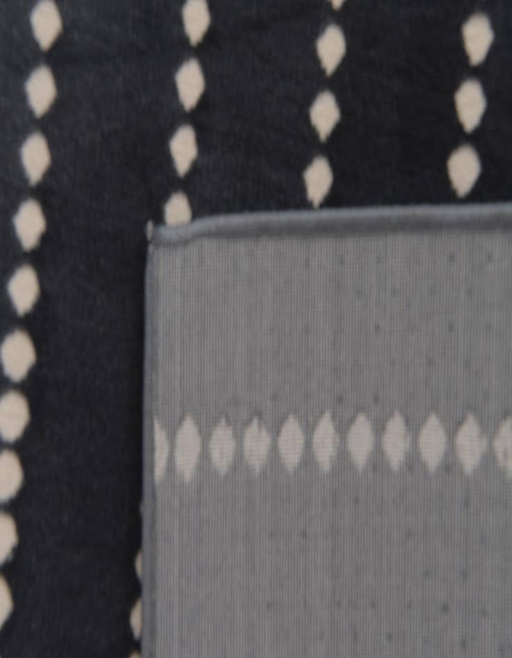 Detail image of  5' x 7' 7 Lattice Trellis Rug