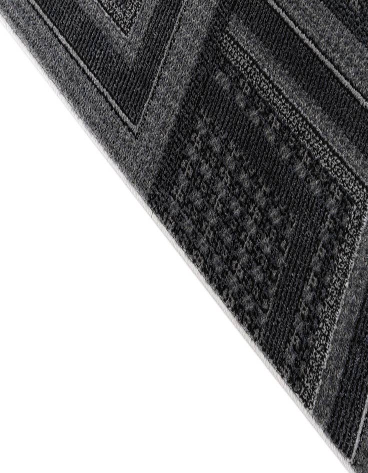 Detail image of  5' x 7' 5 Leipzig Rug