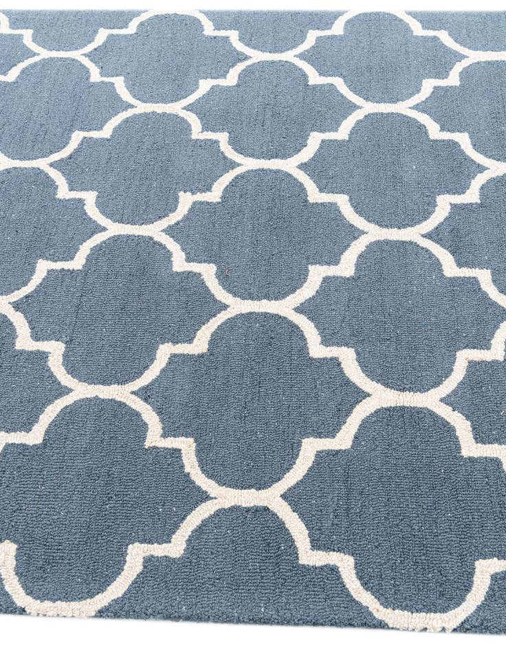 Detail image of  5' 1 x 8' Luna Rug