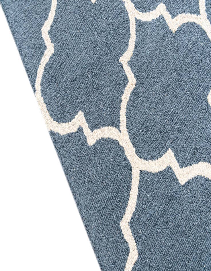 Detail image of  5' 1 x 8' Luna Rug