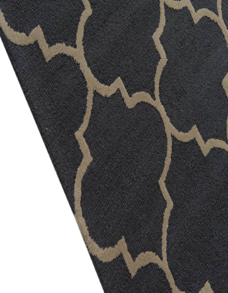 Detail image of  5' 1 x 8' Luna Wool Rug