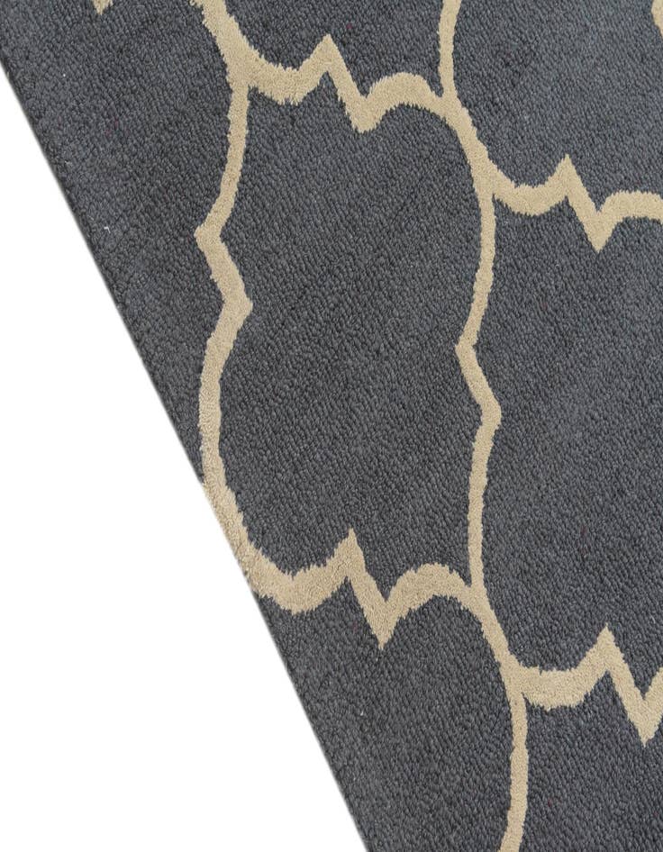 Detail image of  5' 1 x 8' Luna Wool Rug