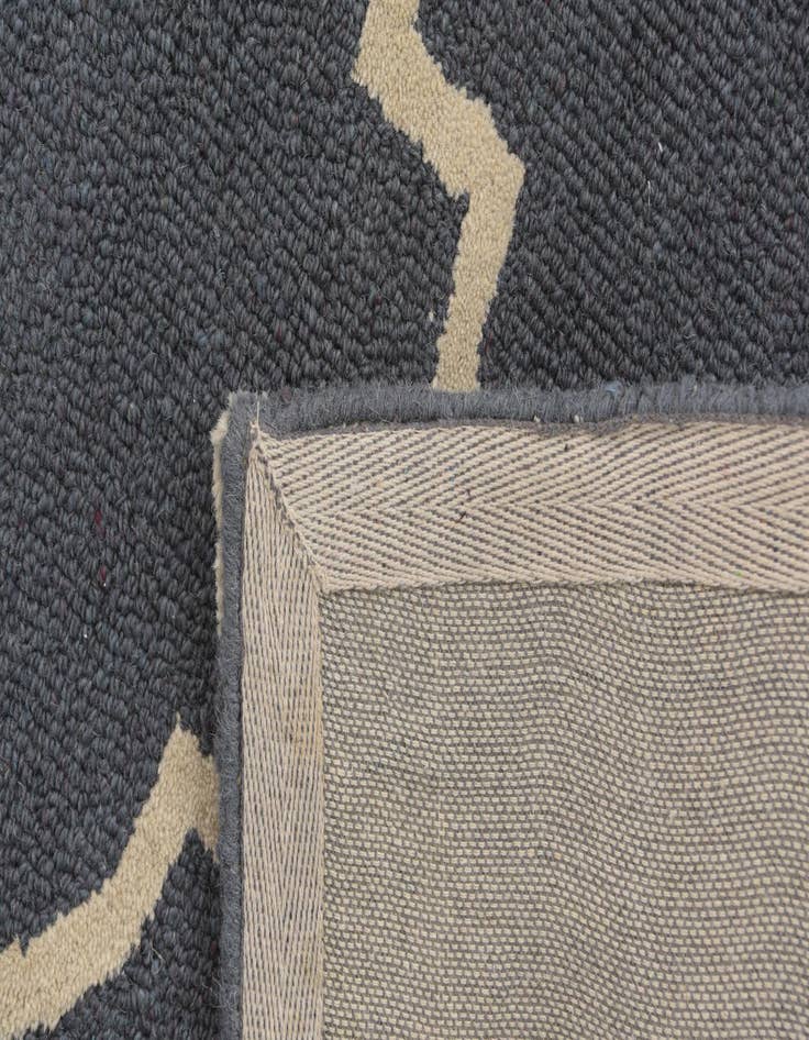 Detail image of  5' 1 x 8' Luna Wool Rug