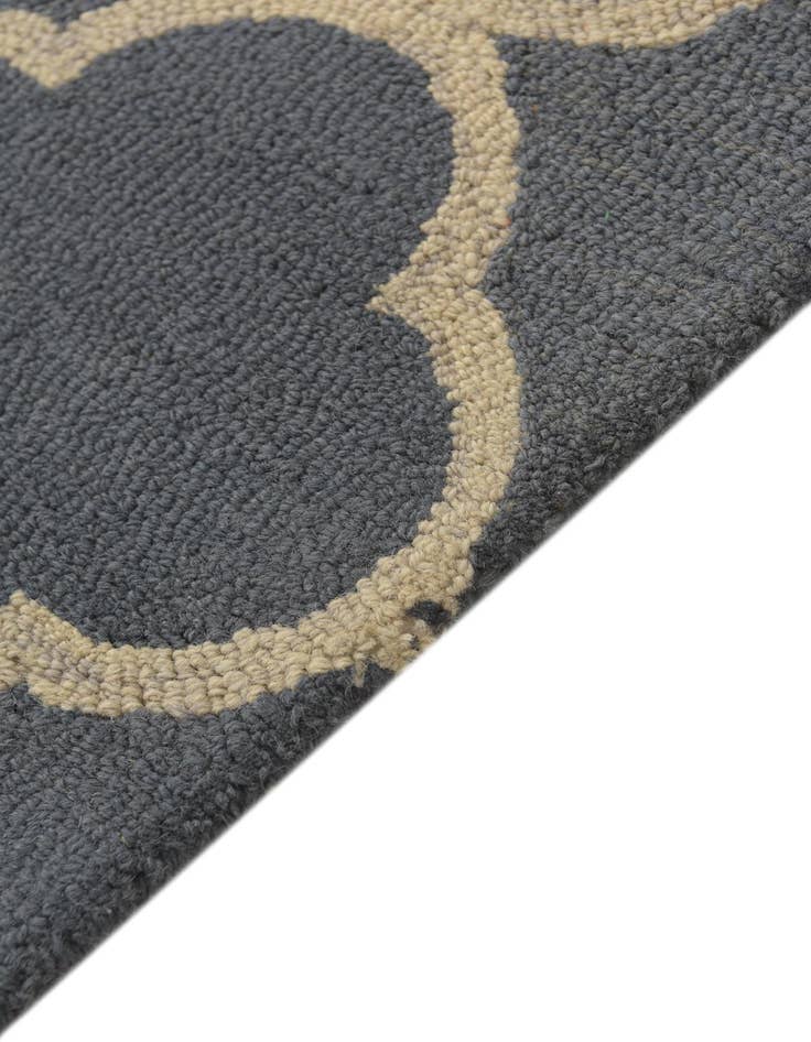 Detail image of  5' x 7' 10 Luna Wool Rug