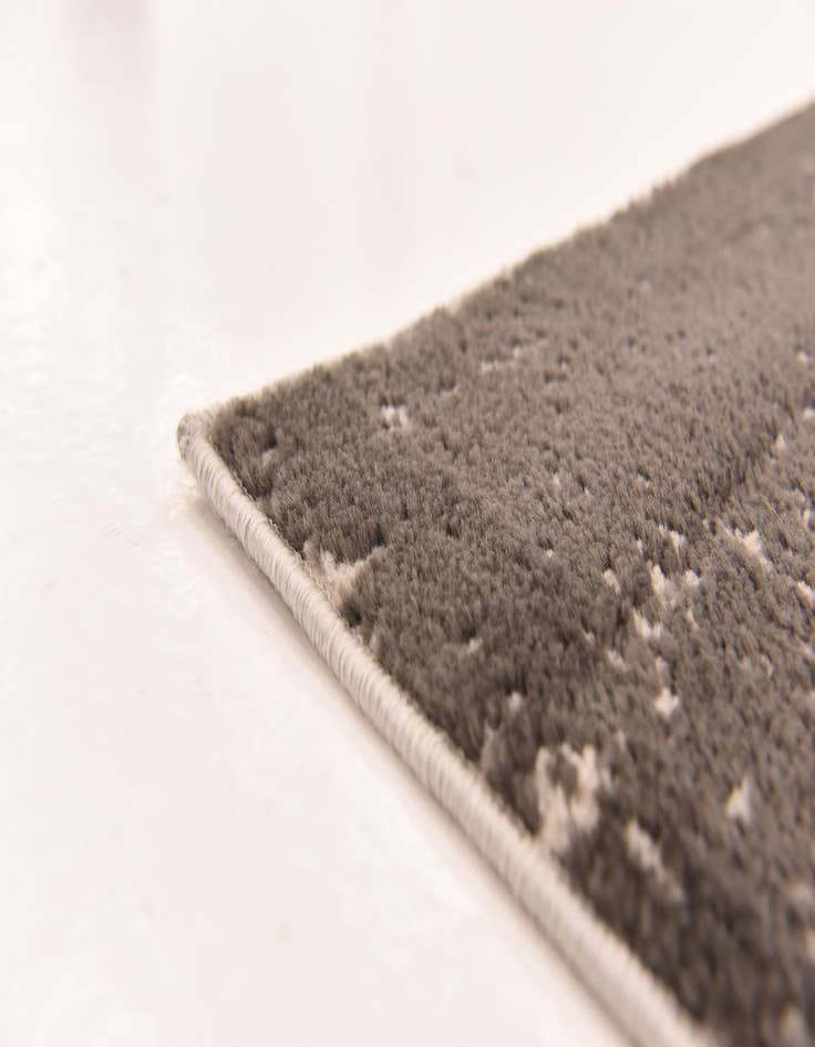 Detail image of  5' x 7' 10 Modern Classical Rug