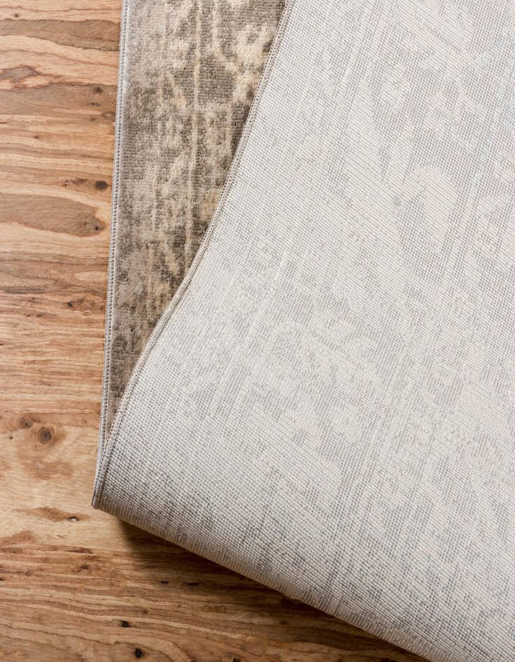 Detail image of  7' x 10' Victoria Rug