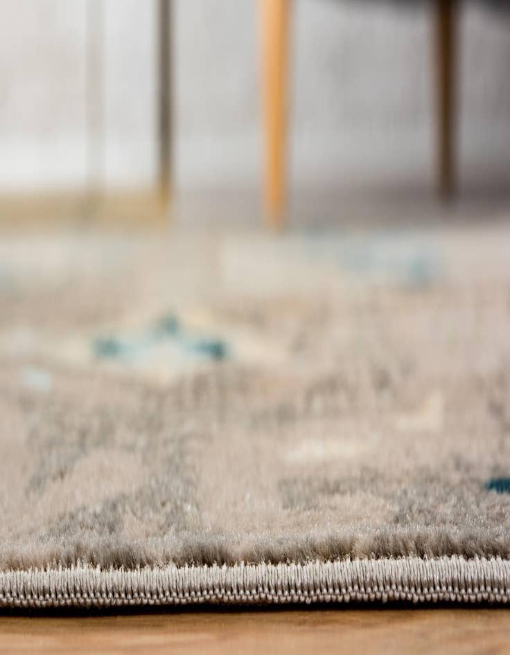 Detail image of  4' x 6' Victoria Rug