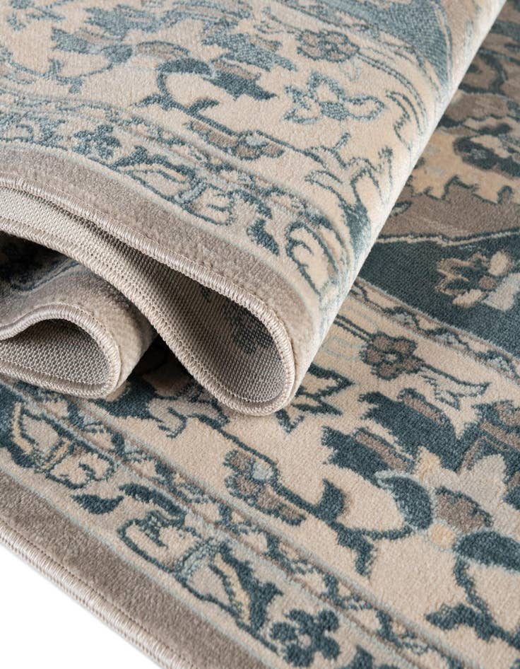 Detail image of  7' x 10' Victoria Rug