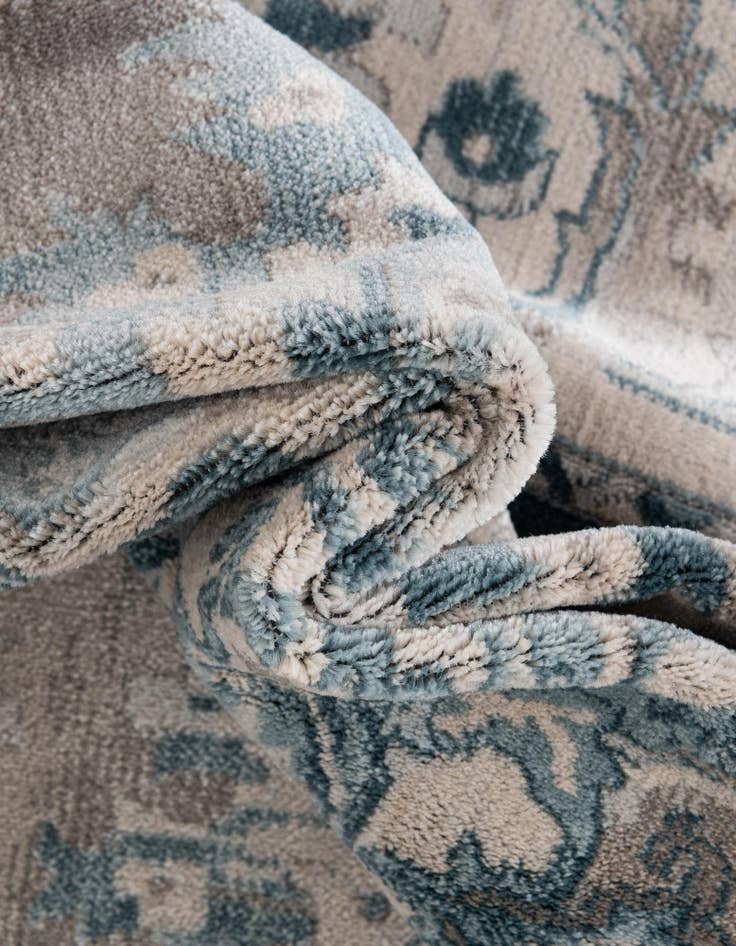 Detail image of  7' x 10' Victoria Rug