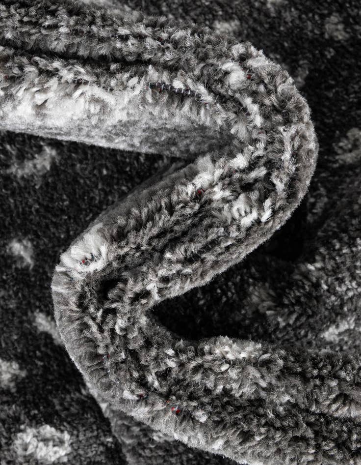 Detail image of  5' 3 x 5' 3 Dover Round Rug