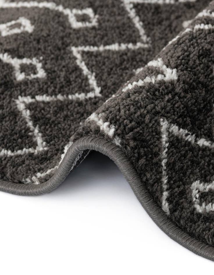 Detail image of  7' 10 x 7' 10 Moroccan Trellis Round Rug