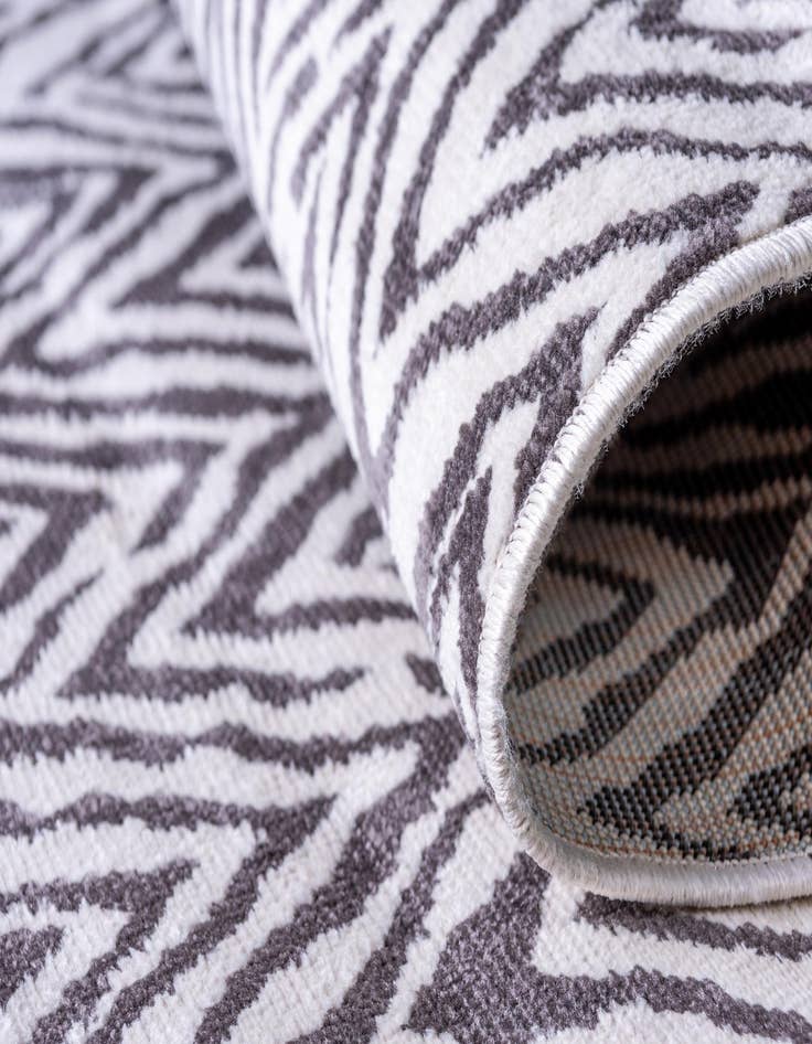 Detail image of 8' x 8' Washable Haven Indoor / Outdoor Round Rug