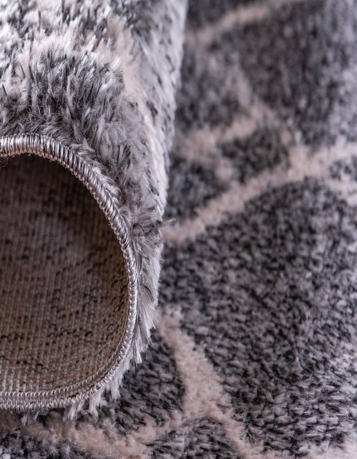 Detail image of 2' 4 x 6' Artemis Runner Rug