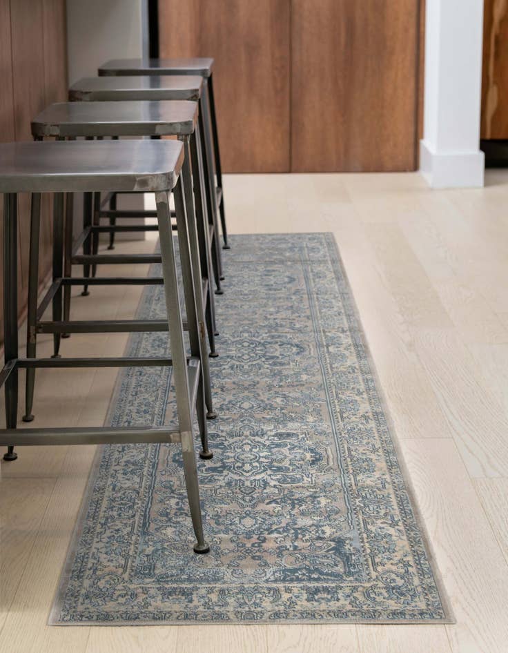 Detail image of  2' 7 x 10' Victoria Runner Rug