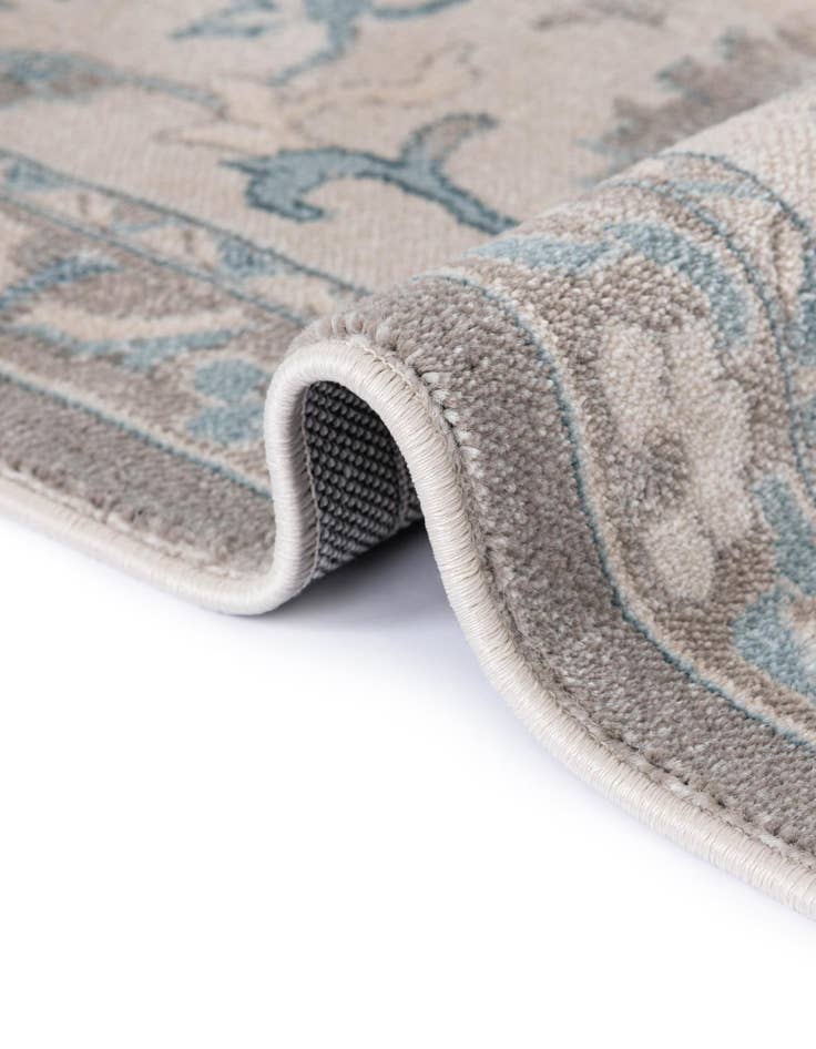 Detail image of  2' 7 x 10' Victoria Runner Rug