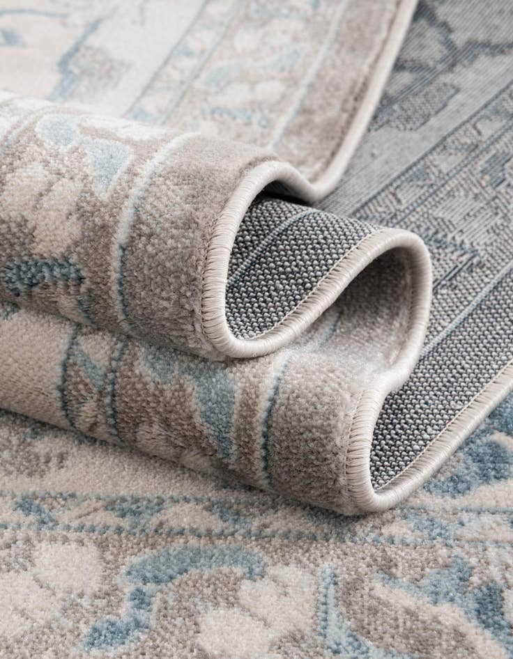 Detail image of  2' 7 x 10' Victoria Runner Rug