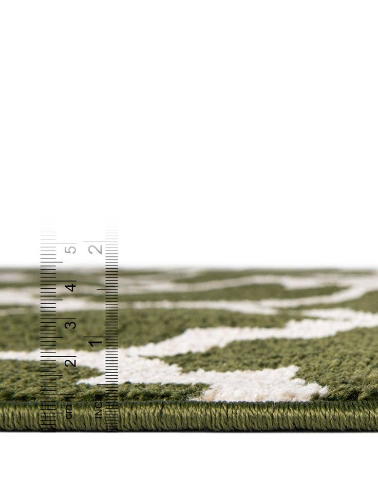 Detail image of  2' 7 x 10' Lattice Runner Rug