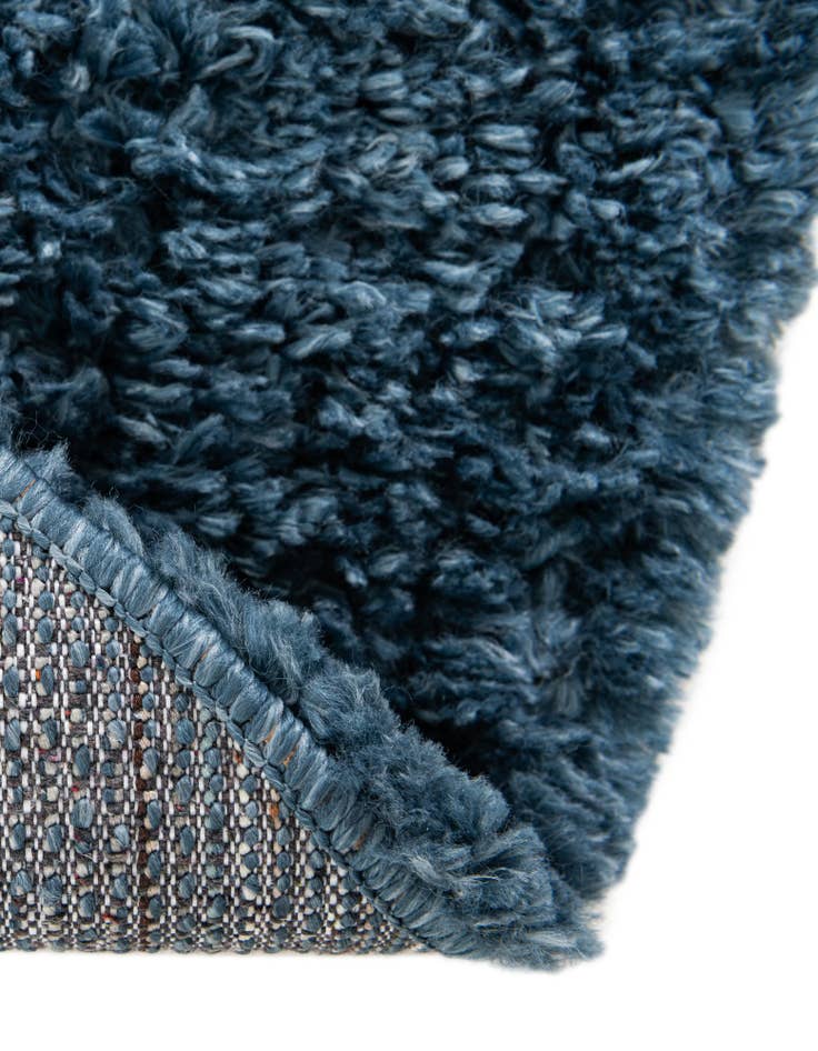 Detail image of  7' 5 x 7' 8 Zermatt Shag Round Rug