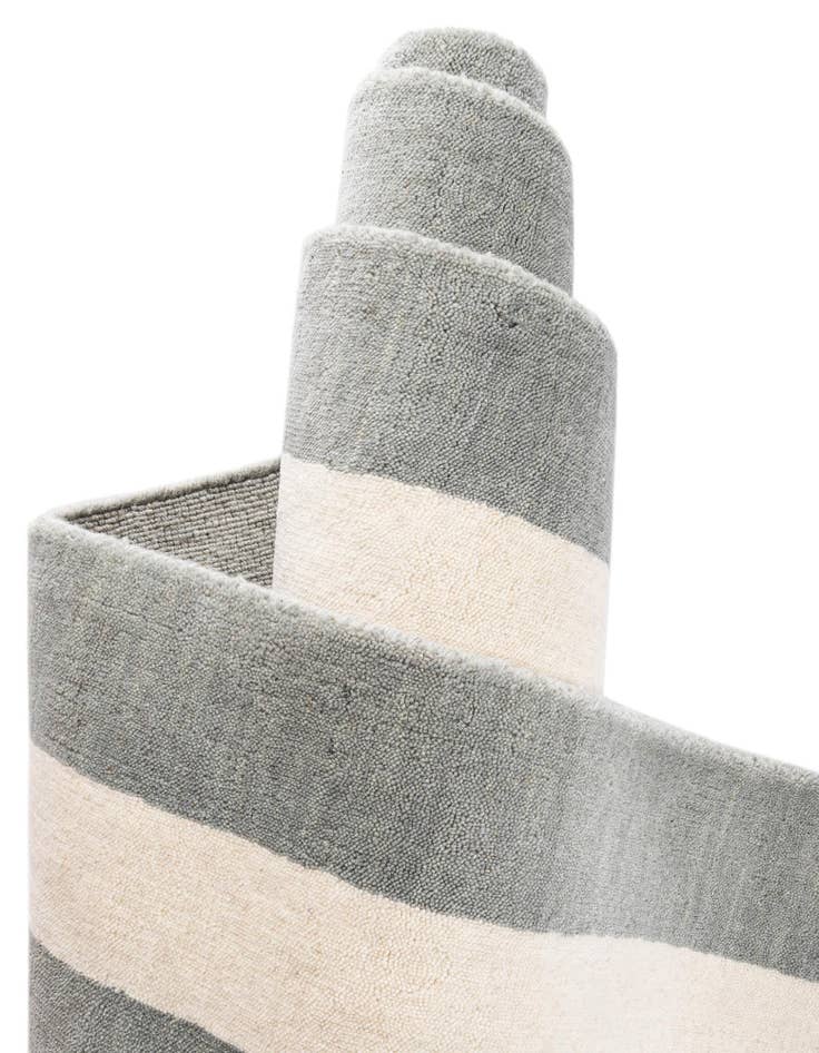 Detail image of  2' 2 x 3' 1 Jill Zarin Border Wool Rug