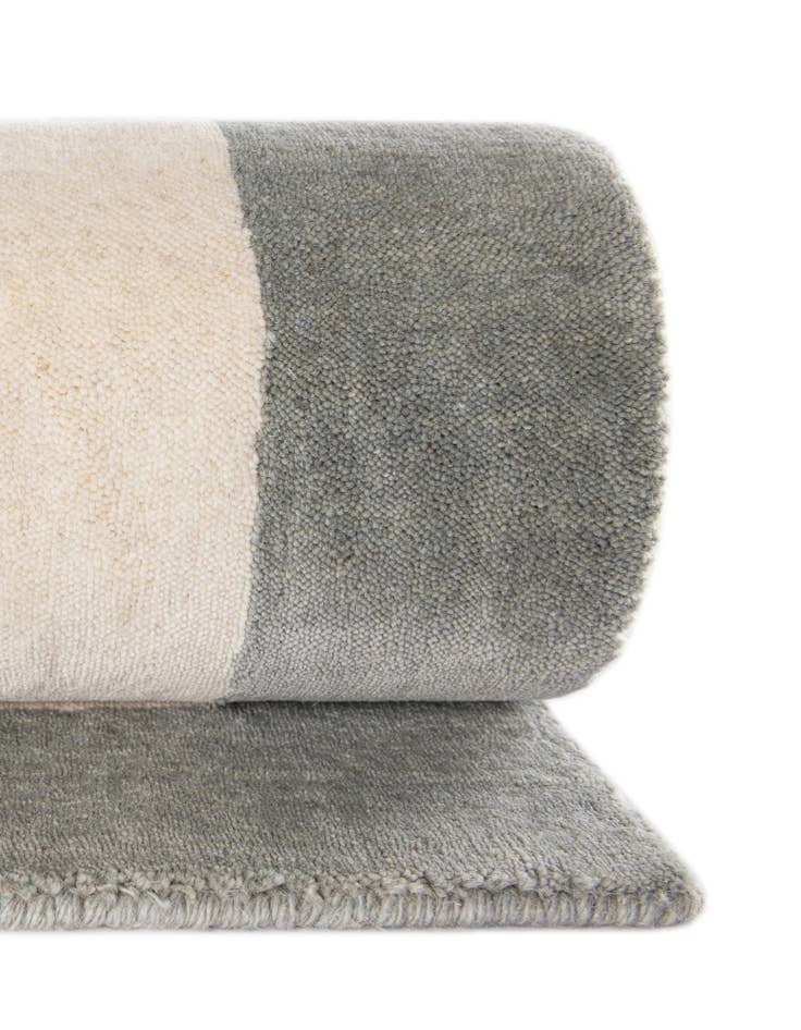 Detail image of  2' x 4' 1 Jill Zarin Border Wool Runner Rug