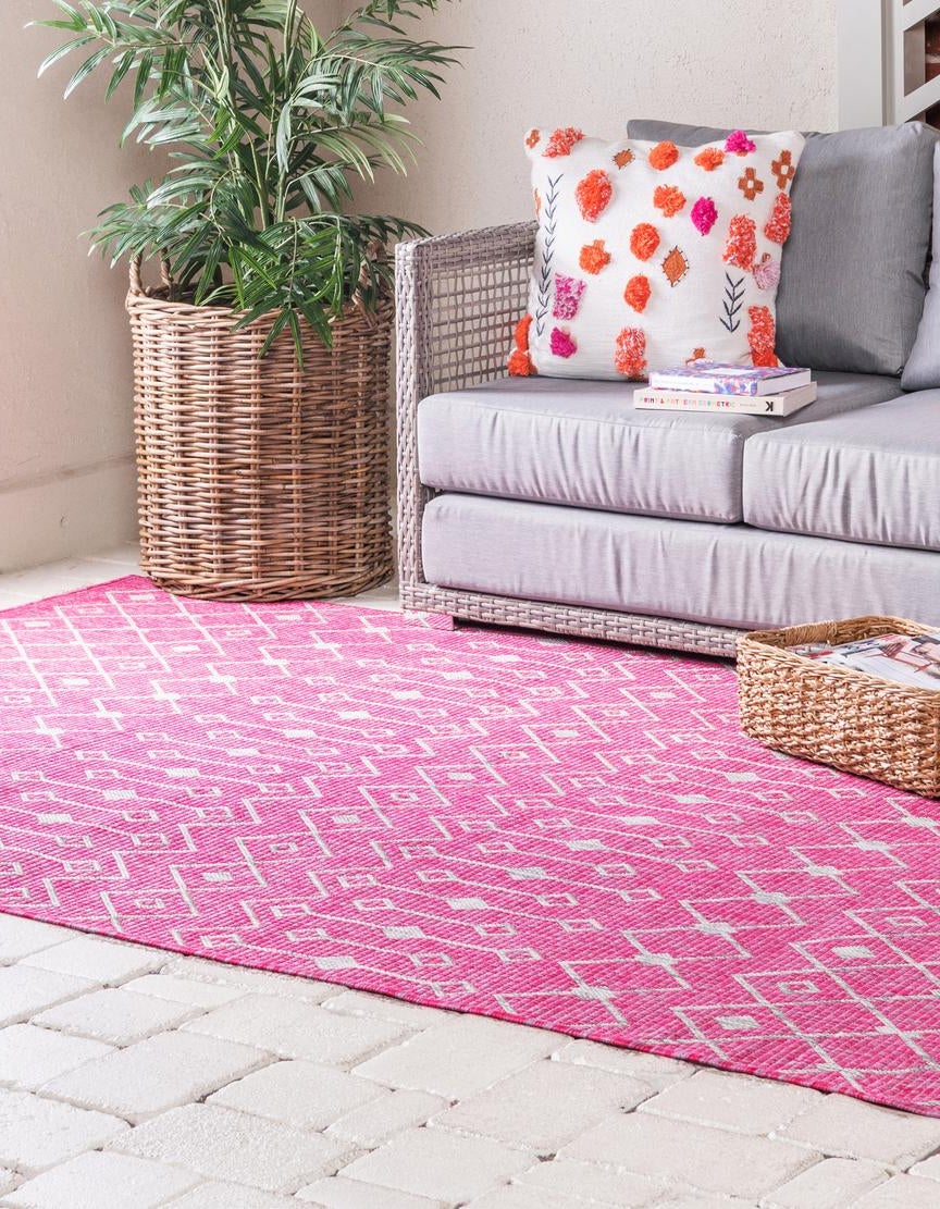 Fuschia 4' x 6' Lattice Indoor / Outdoor Rug | Rugs.com