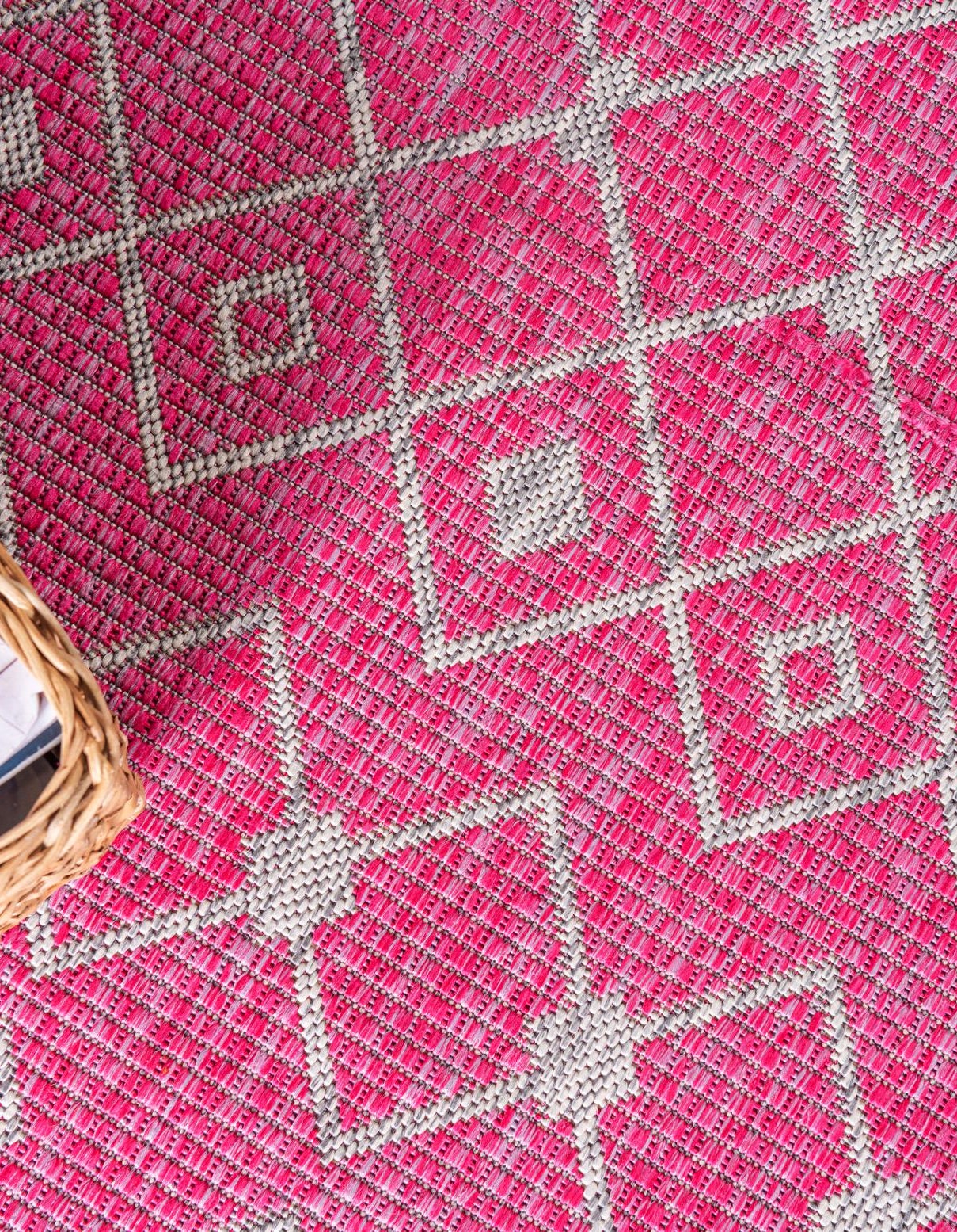 Fuschia 6' x 9' Lattice Indoor / Outdoor Rug | Rugs.com