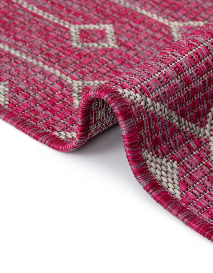 Detail image of  7' x 10'  Washable Lattice Indoor / Outdoor Rug