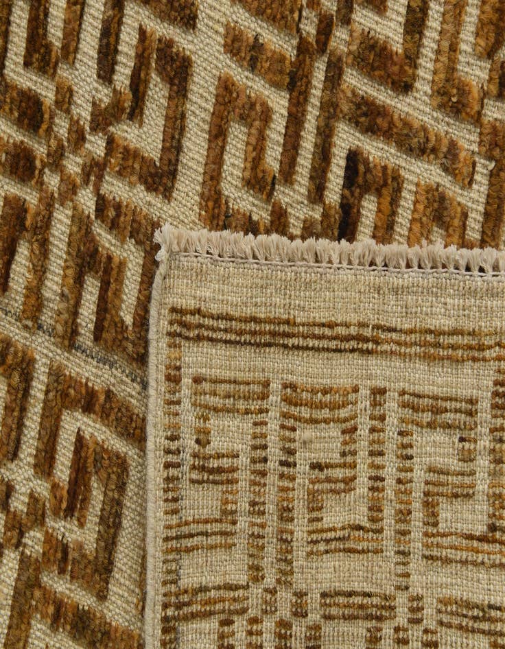 Detail image of  5' 7 x 7' 6  Hand Knotted Darya Wool Rug