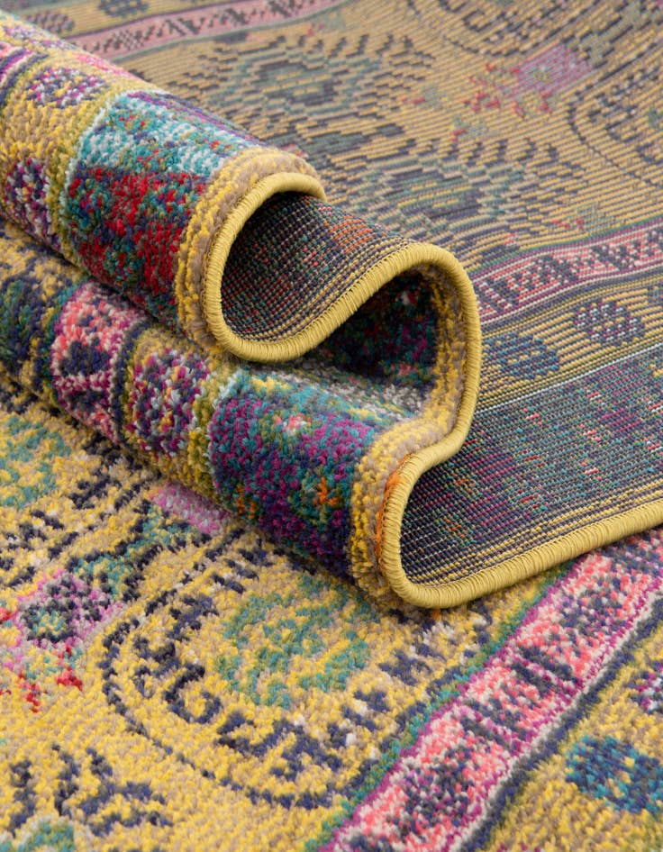 Detail image of  5' x 8'  Washable Fleur Rug