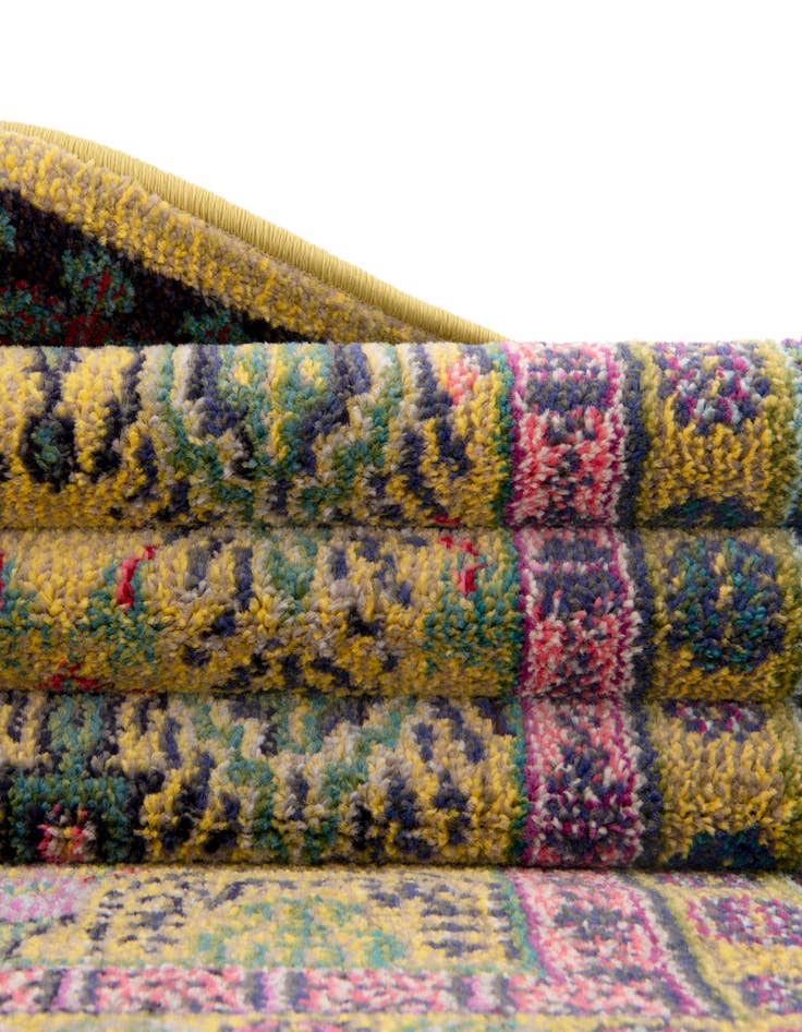 Detail image of  5' x 8'  Washable Fleur Rug