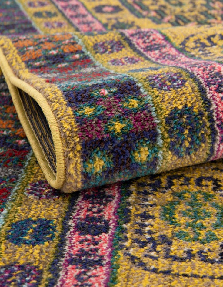 Detail image of  5' x 8'  Washable Fleur Rug