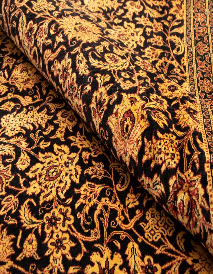 Detail image of  6' 7 x 9' 9 Ghom Silk Rug