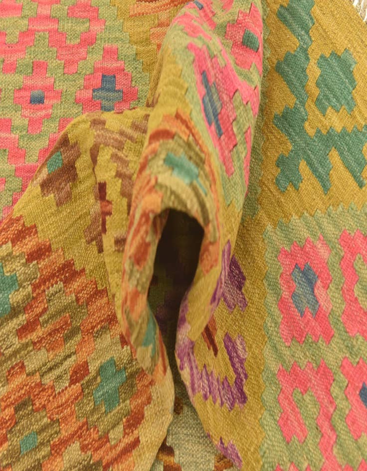 Detail image of 3' 4 x 5' Hand Woven Kilim Maymana Wool Rug
