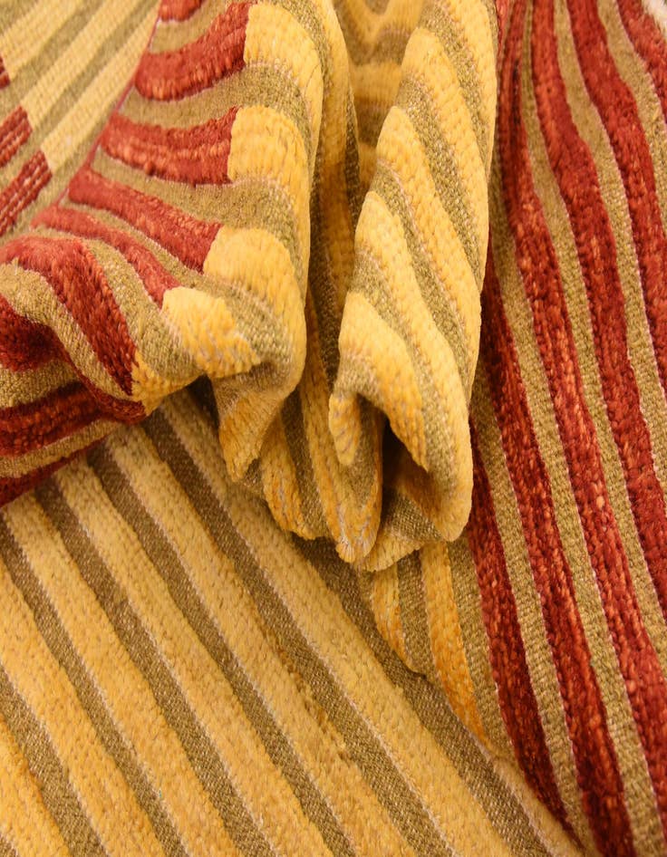 Detail image of  5' 3 x 6' 3  Hand Knotted Modern Ziegler Rug