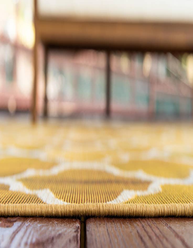 Detail image of  2' 2 x 3'  Washable Lattice Indoor / Outdoor Rug