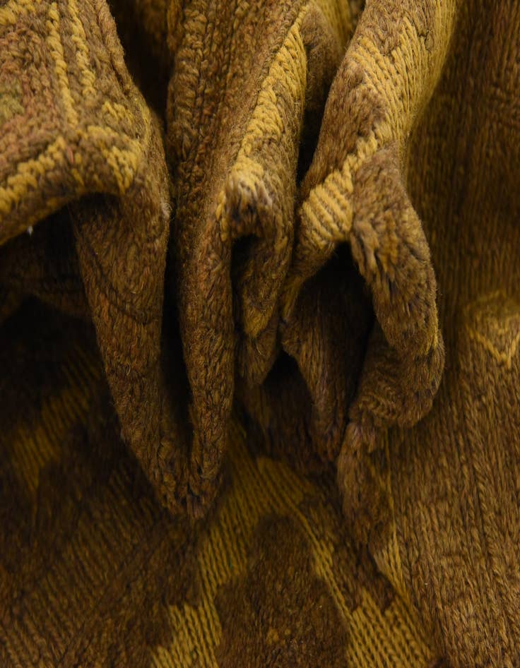 Detail image of  6' 5 x 8' 7  Hand Woven Sumak Wool Rug