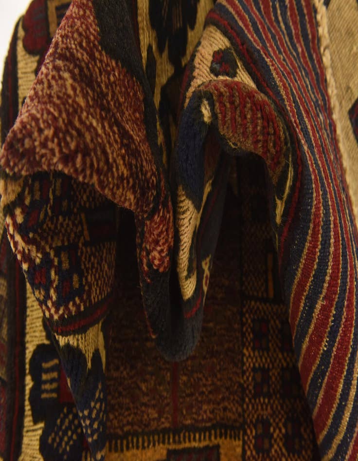 Detail image of 4' 4 x 6' 4 Hand Knotted Sumak Wool Rug