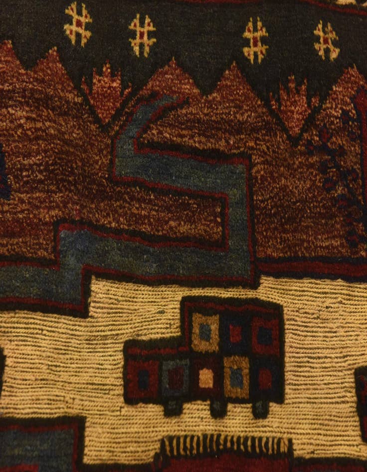 Detail image of 4' 4 x 6' 4 Hand Knotted Sumak Wool Rug