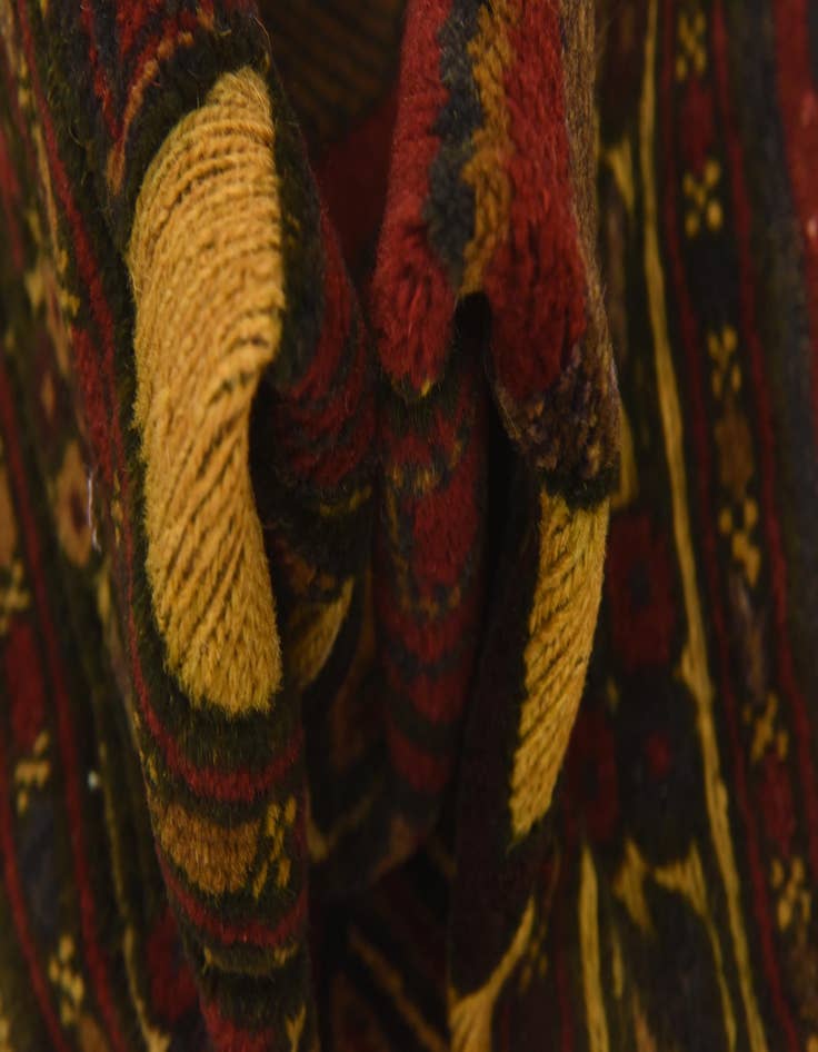 Detail image of  2' 8 x 4' 5  Hand Knotted Sumak Wool Rug